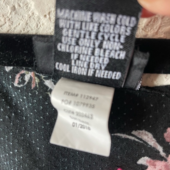 Torrid Black Floral Button Front Flutter Sleeve Blouse Sz 3/22-24 - Picture 5 of 6